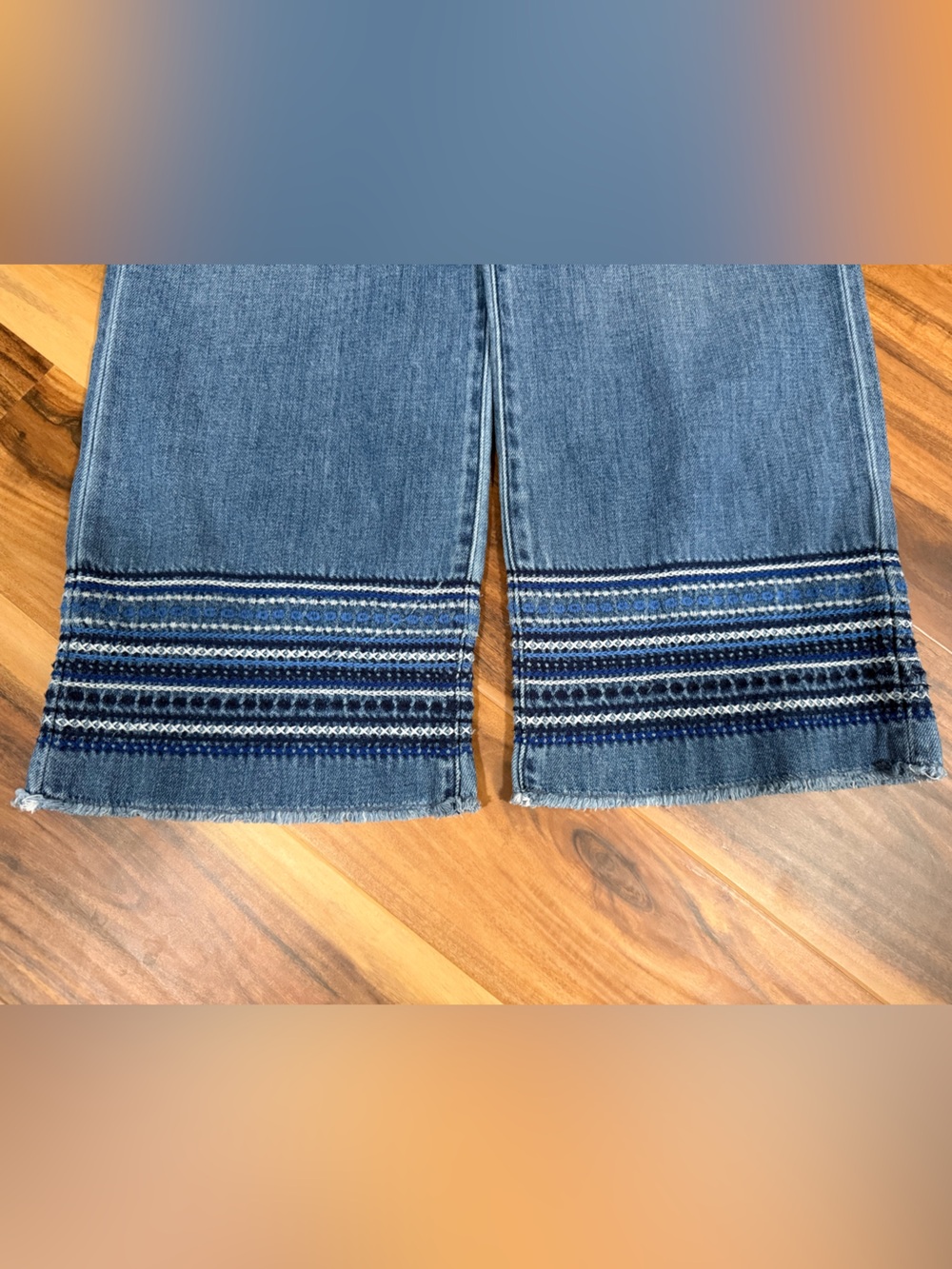 Tommy Bahama Mid-Blue Cropped Jeans with Embroidered Hem - Picture 4 of 12